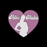 Alia Malia, כוכבת פורנו מובילה שמאלית, קראה את הביוגרפיה שלהם ועוד